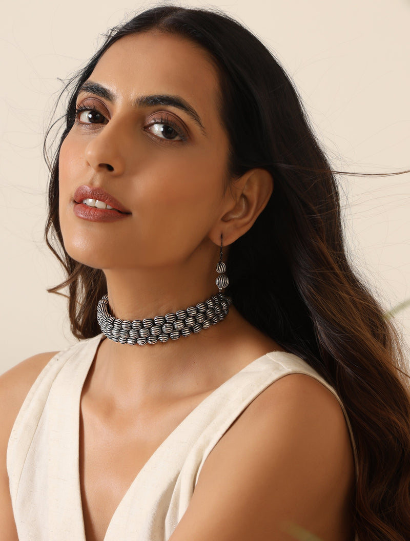 trueBrowns Silver Textured Bead Choker Set