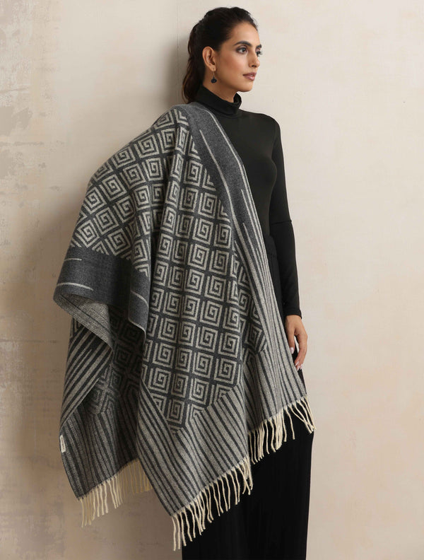 trueBrowns Charcoal Geometric Woven Stole