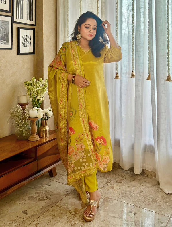trueBrowns Green Floral V-Neck Emb Straight Kurta Pant Dupatta Set