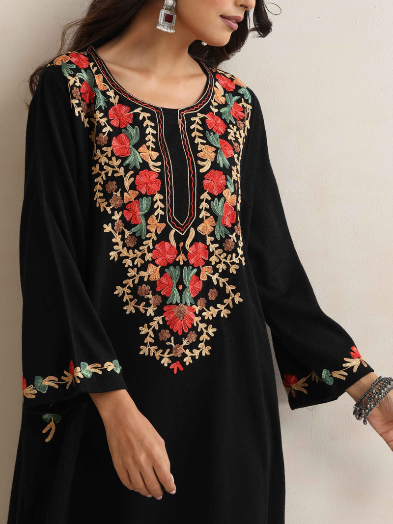 trueBrowns Black Kashmiri Embroidered Woollen Phiran Kurta