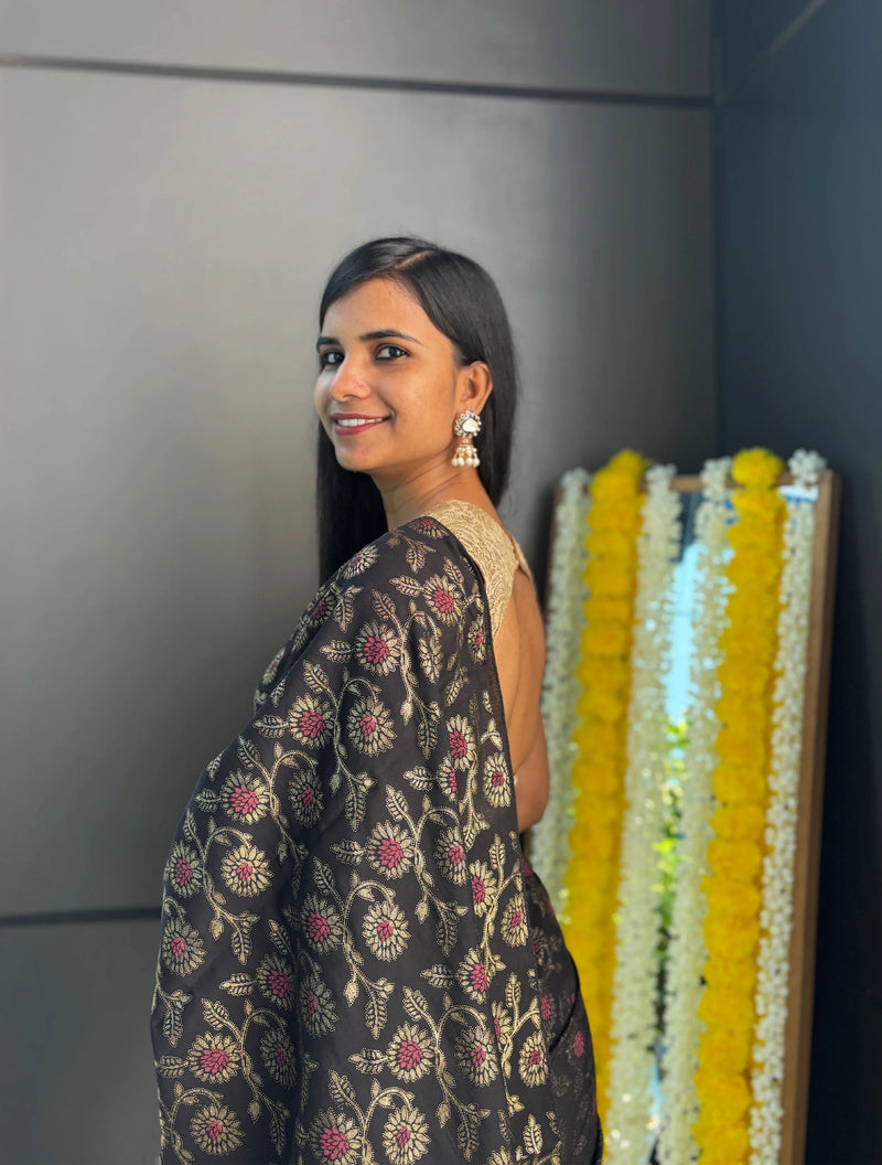 trueBrowns Black Foil Print Saree With Unstitched Blouse