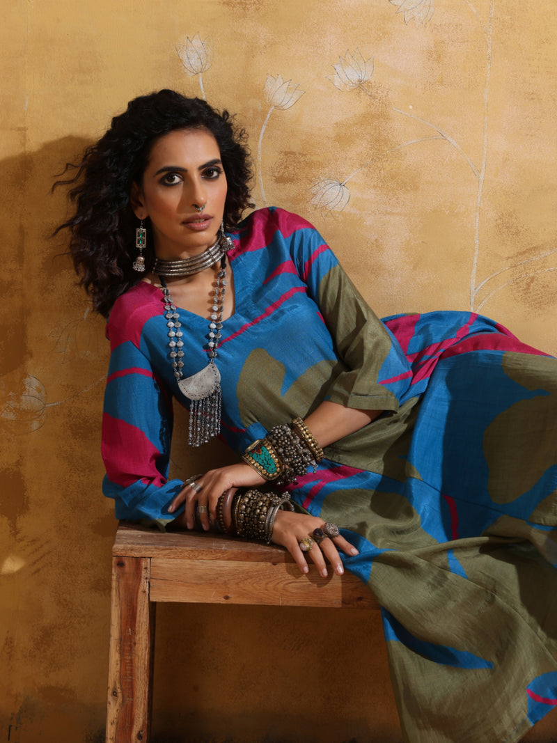 trueBrowns Blue Green Floral Print Muslin Silk Fit and Flare Kurta Set
